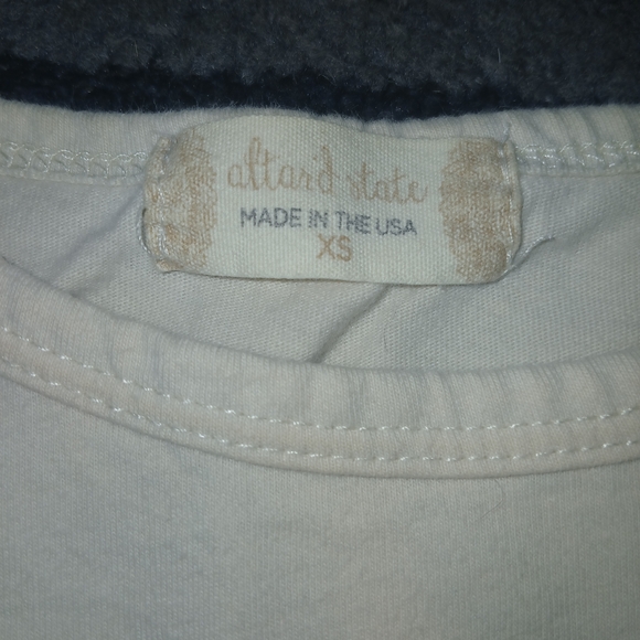 LIKE NEW Altar'd State Cropped Graphic Tee XS - Picture 3 of 3